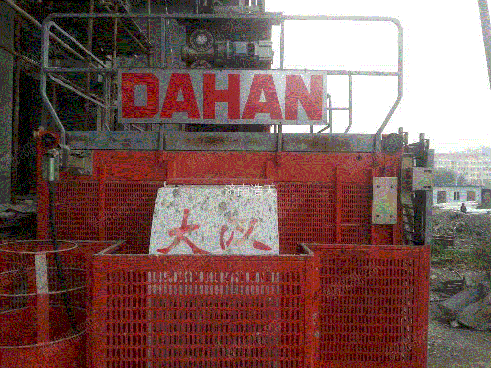 现货库存急售13年8月的大汉sc200200型施工电梯