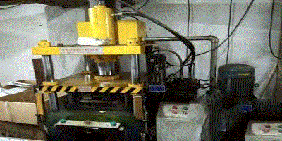 出售2011年购买的40吨小台面双缸液压机