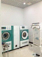 整套干洗设备低价转让包括石油干洗机，水洗机，烘干机，烫台，