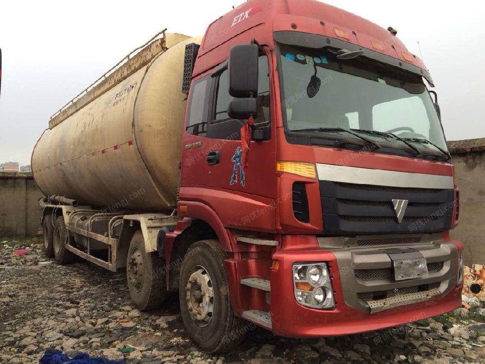低价出售欧曼水泥罐车,价格优惠,包提档过户