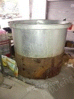 出售酿酒设备一套 包括蒸粮食用的锅（规格95*70），冷却器