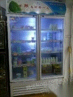 鲜奶吧设备整体出售包括酸奶机一个，巴士机等