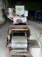 烤冷面的面饼生产机器