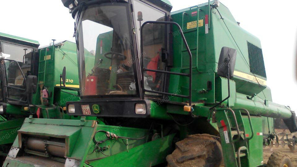 二手约翰迪尔w210收割机出售