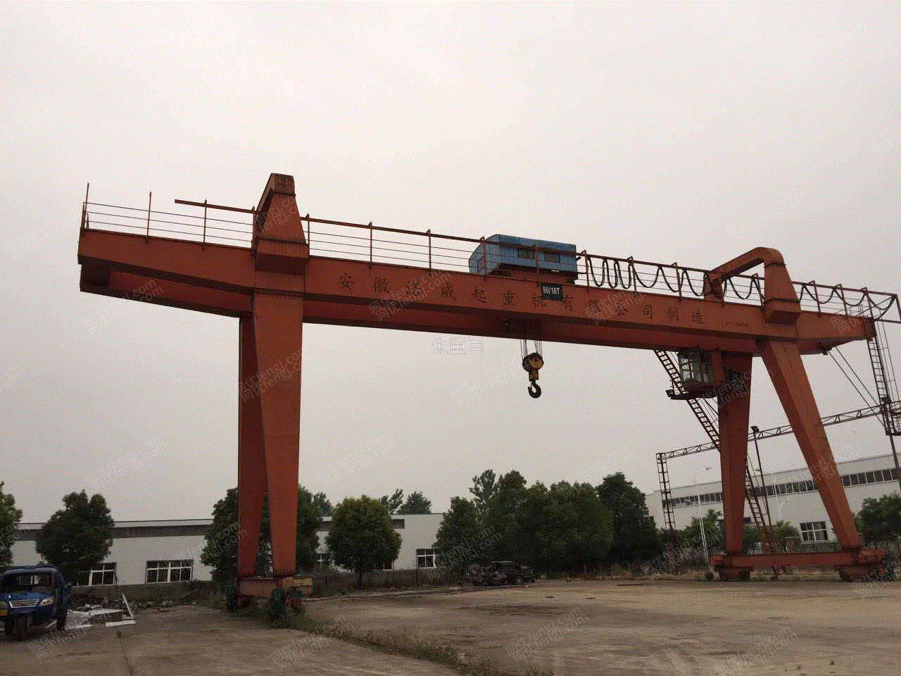 市场库存50吨跨度26米高12米各悬7.5米双主梁包箱龙门吊