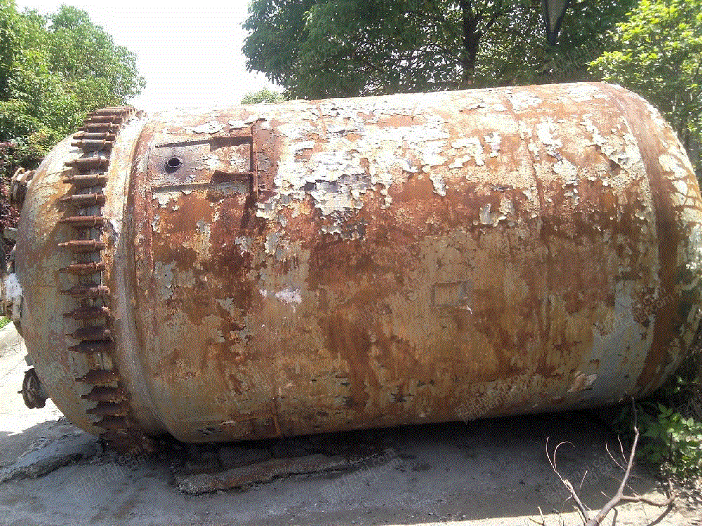 医药工厂倒闭设备出售搪瓷存储罐