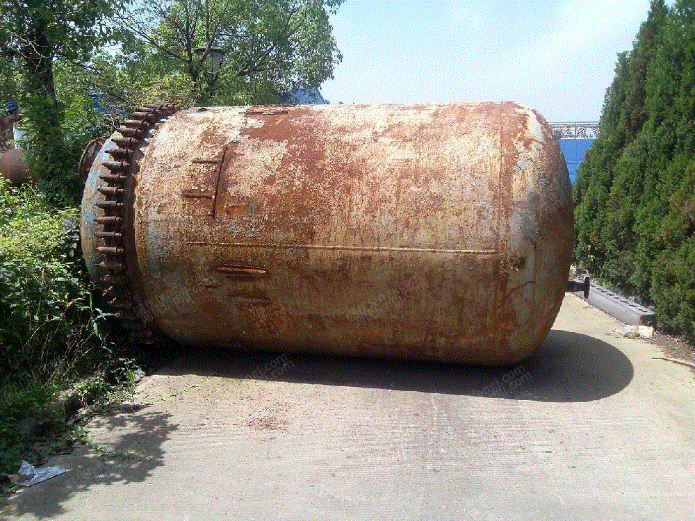 医药工厂倒闭设备出售搪瓷存储罐