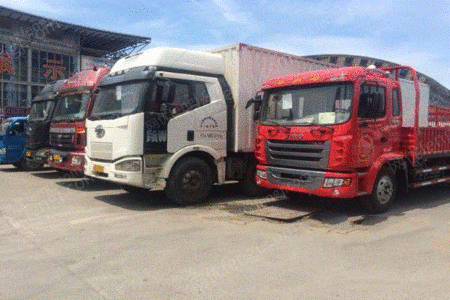 急转3-4台九米六厢式货车