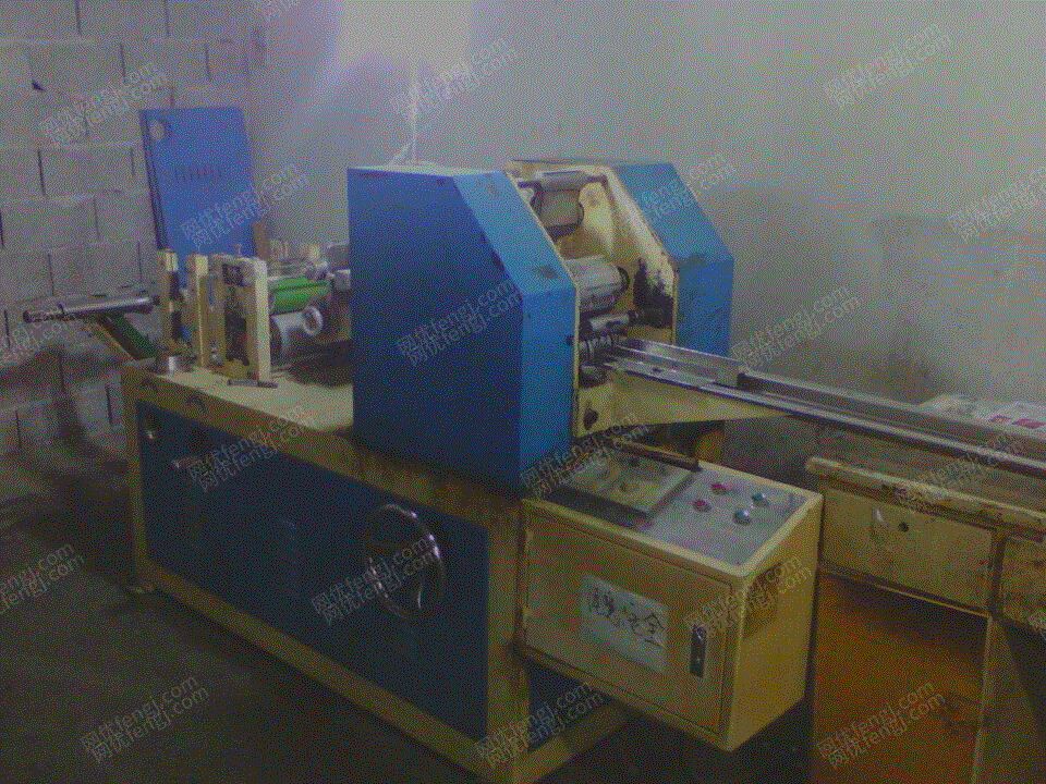 纸制品厂出售两台迷你折纸机，一台小包机和一台中包机等二手面巾纸全自动生产线