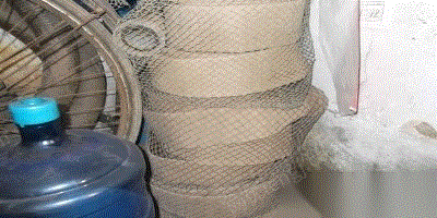 潍坊12马力拖拉机,水泵,浇地管,后斗