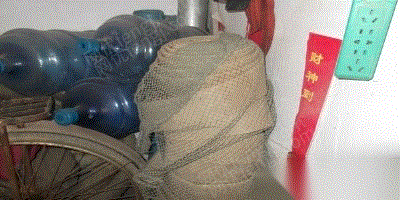 潍坊12马力拖拉机,水泵,浇地管,后斗