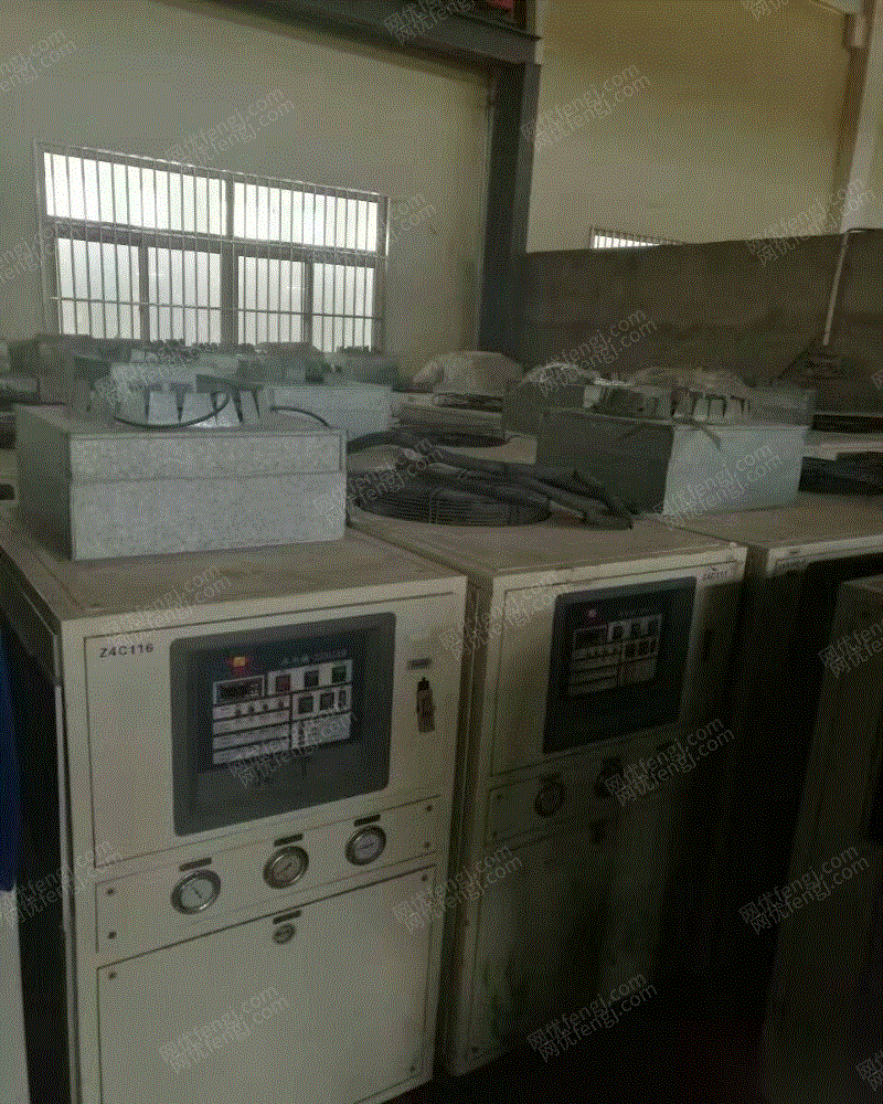 出售一批二手模温机、冰水机、干燥机、机械手
