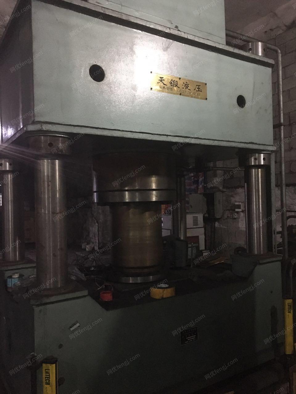 化工厂抵债出售1台315四柱液压机、1台QX-80HM12微波干燥机（有图片）