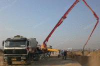 桂林八成新二手混凝土输送泵车载式混凝土输送泵出售