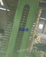 出售山东临沂产19层热压机2台，设备有8成新。
