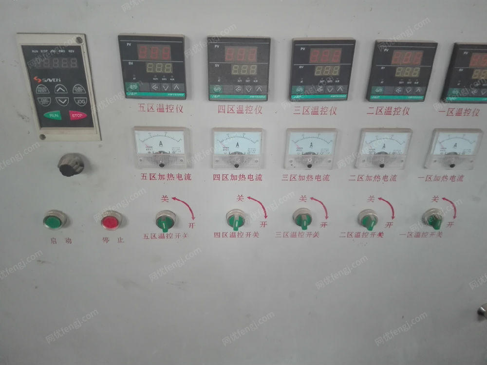 因轉(zhuǎn)產(chǎn)急需出售65擠出機(jī)吹塑機(jī)空氣壓縮機(jī) 二手?jǐn)D出片材機(jī)回收