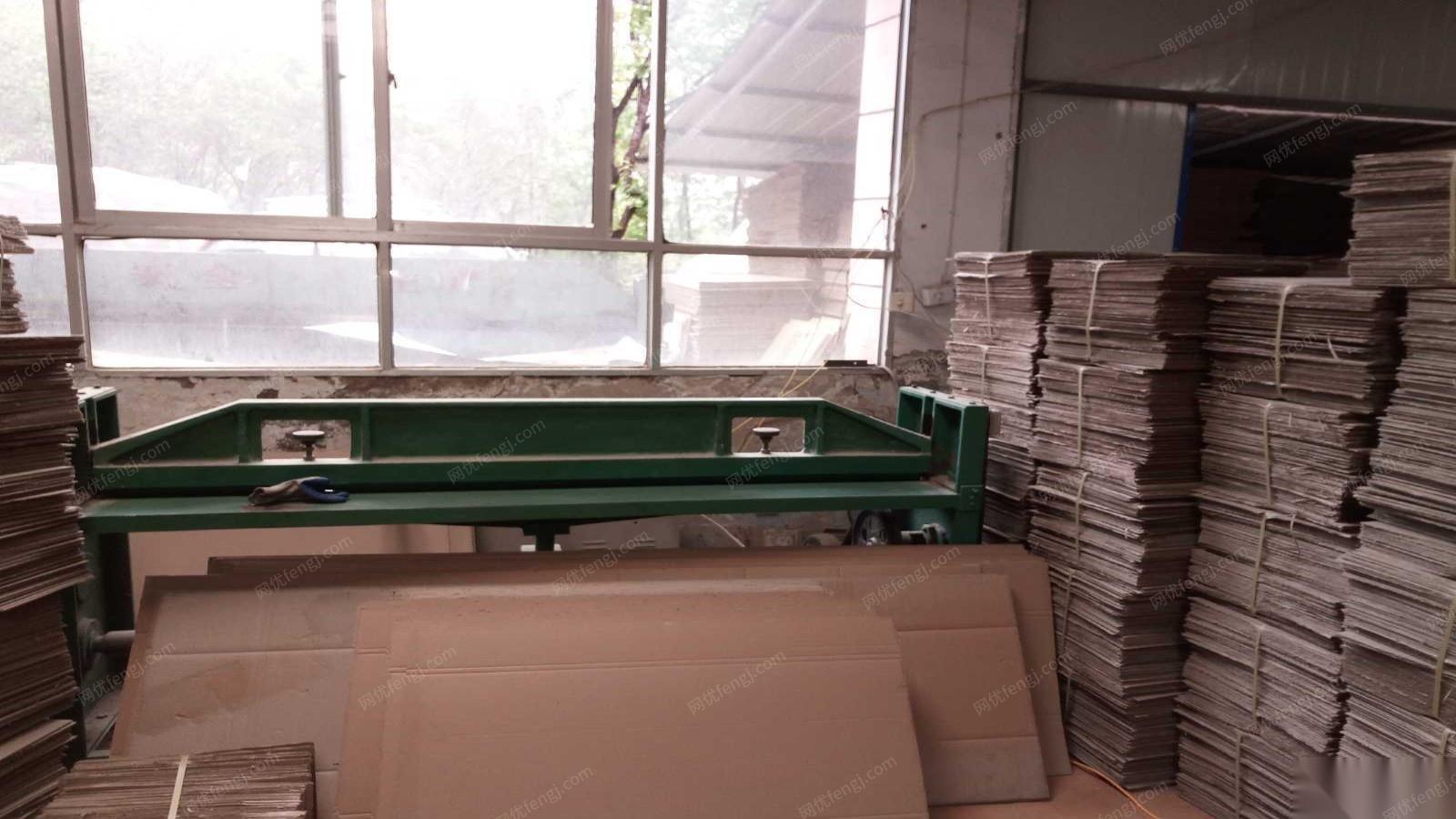 纸箱生产线包括三色印刷机、碰线机、订箱机等转让