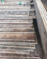 长期专业高价收购建筑工地旧模板木料