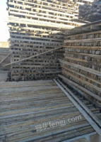 高价回收建筑材料木方多成板隔断材料钢材