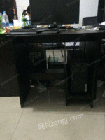 现出售一批办公桌椅和电脑