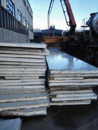 彩工地结束,彩钢板集装箱房3米乘6米,1.2米走廊