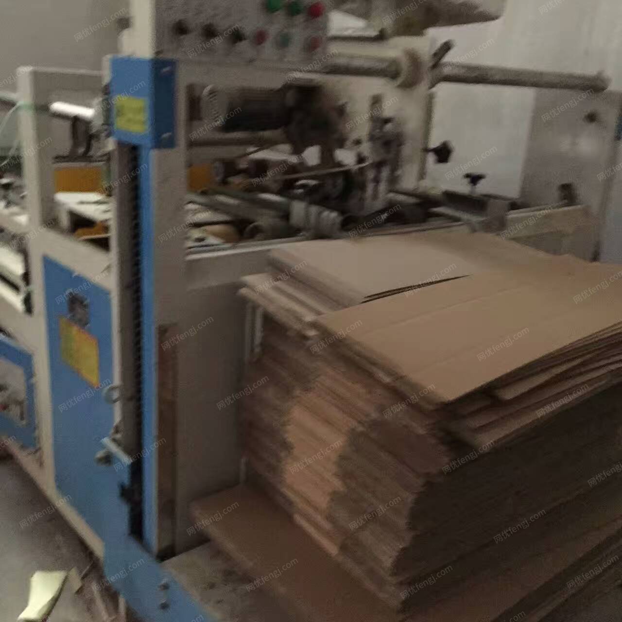 印刷厂转让1台国产半自动糊箱机（出售价3万）