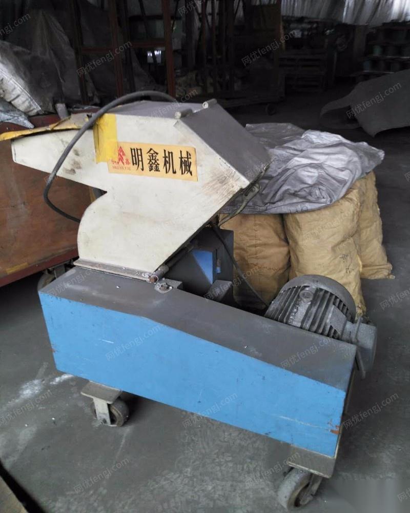 天津地区转让4台震雄注塑机和一台粉碎机