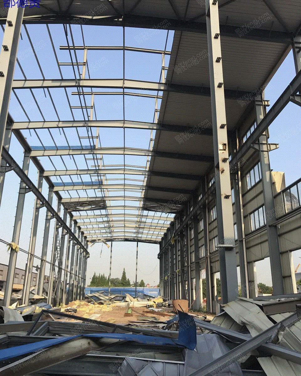 低价出售二手钢结构厂房跨度32米*125米长*13米高