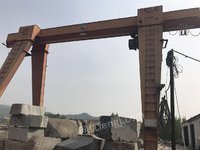 石材厂处理1台32吨、跨度10米，净提升距离6米行吊，3台手动切边机（石材）