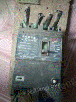 河南许昌低价转让电表箱四个电表,50电缆线90米