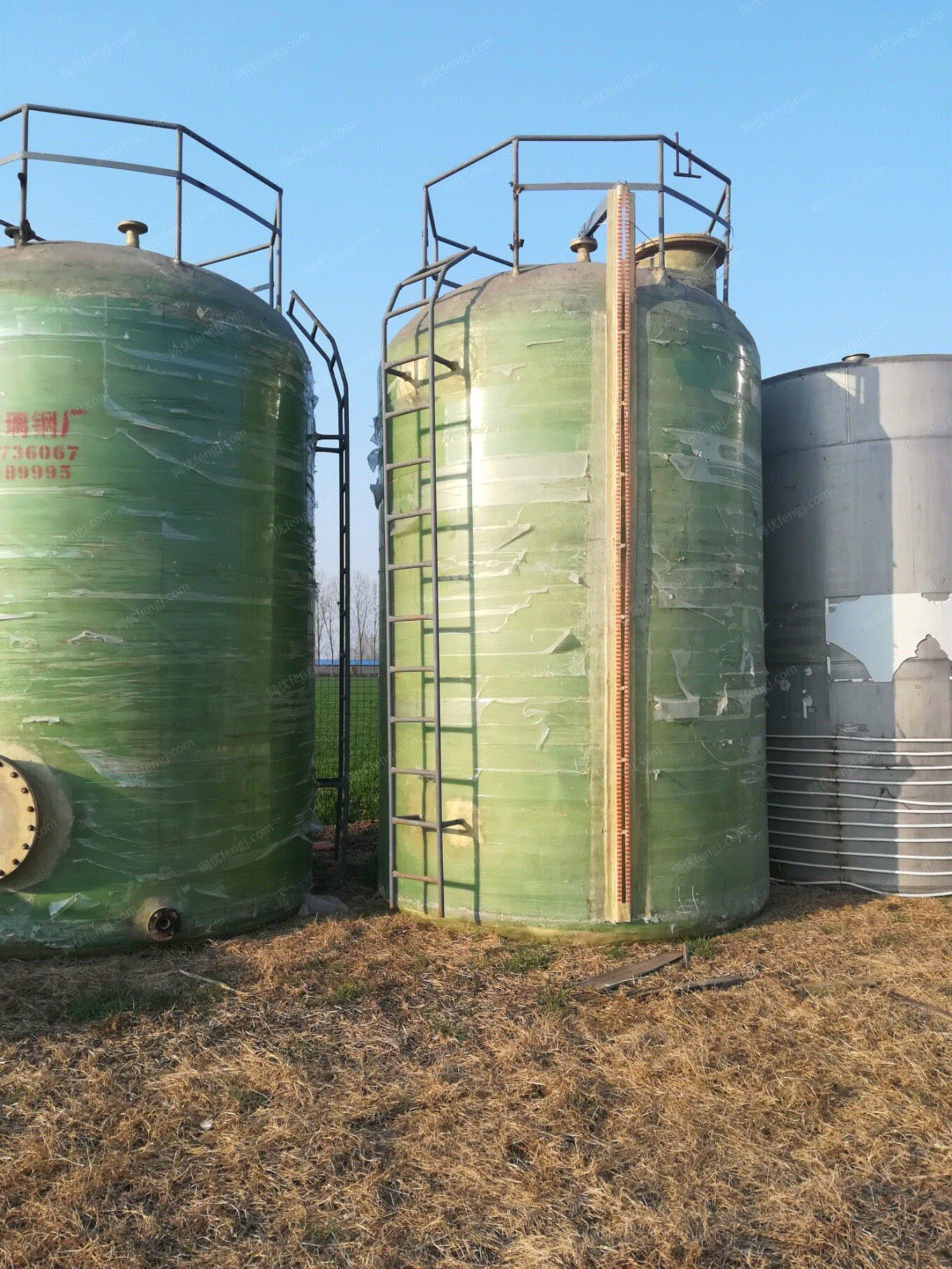 回收3吨二手立式玻璃钢罐二手立式玻璃钢罐 梁山宏安机械设备购销有限公司