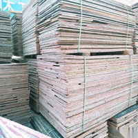 长期回收出售方木模板，废钢筋，钢管扣件等建筑材料
