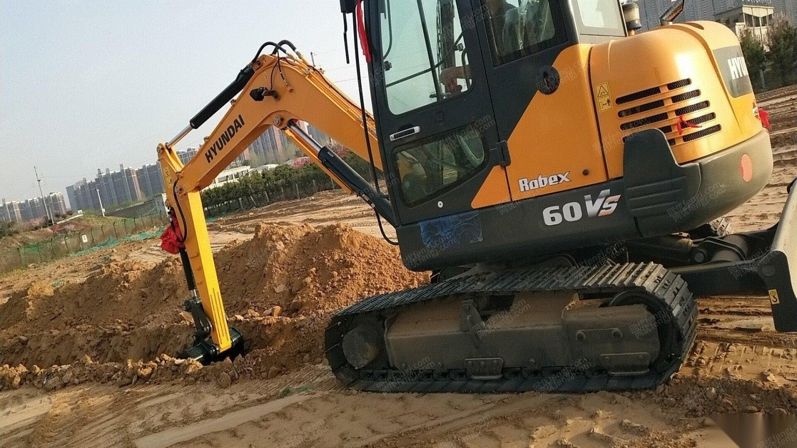 出售 现代60vs挖机 25.6万元