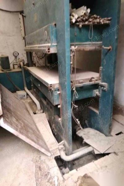 平板硫化机一台出售，工作台面长2米，宽1.2米 60000元出售