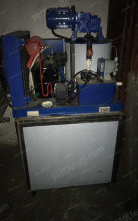 出售二手制冰机一台,冰台3个 15000元