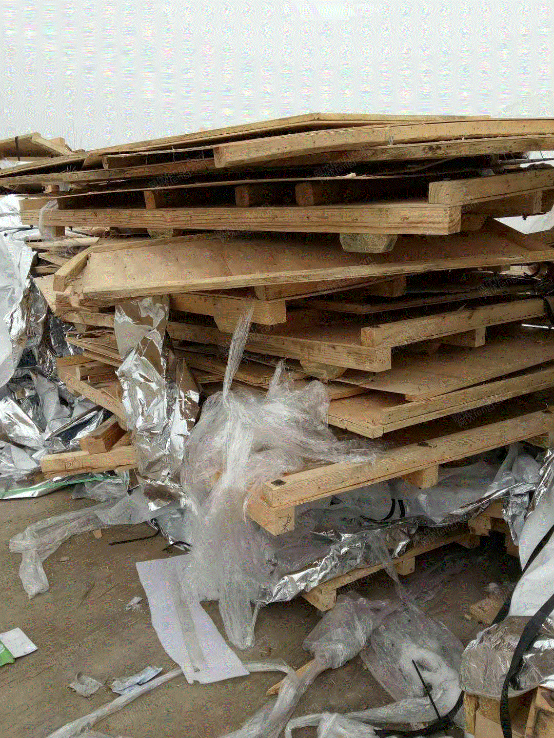 本公司大量回收废木箱/机器包装箱/二手木箱//废旧木材等.