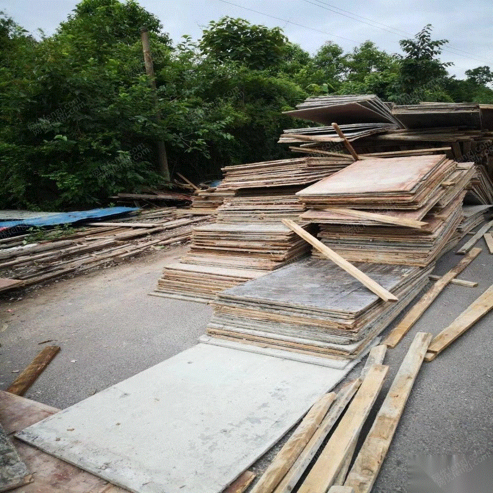 回收建筑废木材木料,回收旧木方模板柴火活动板房的