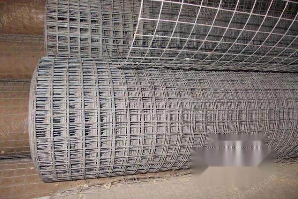 低价转让纯镀锌网网养植用网1.5m x 长20m ，孔径2cm x 2cm、农场围网