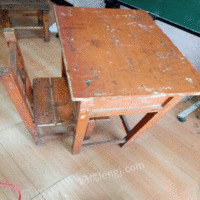 一批实木书桌、实木椅子出售