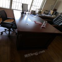 办公室全套整体转让，有办公桌，办公椅，打印机，电脑，空调