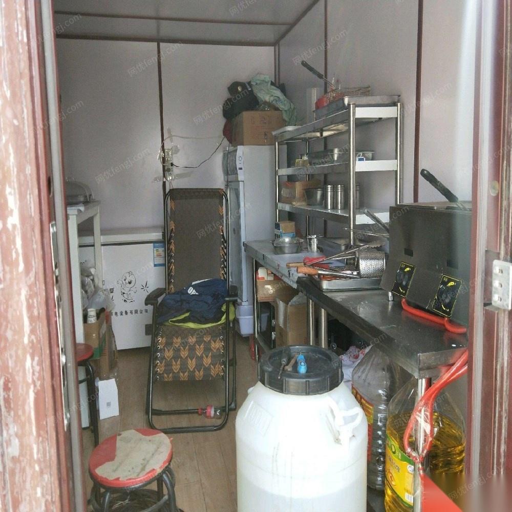 出售集装箱带设备，有冰箱两个，油炸锅，操作台等
