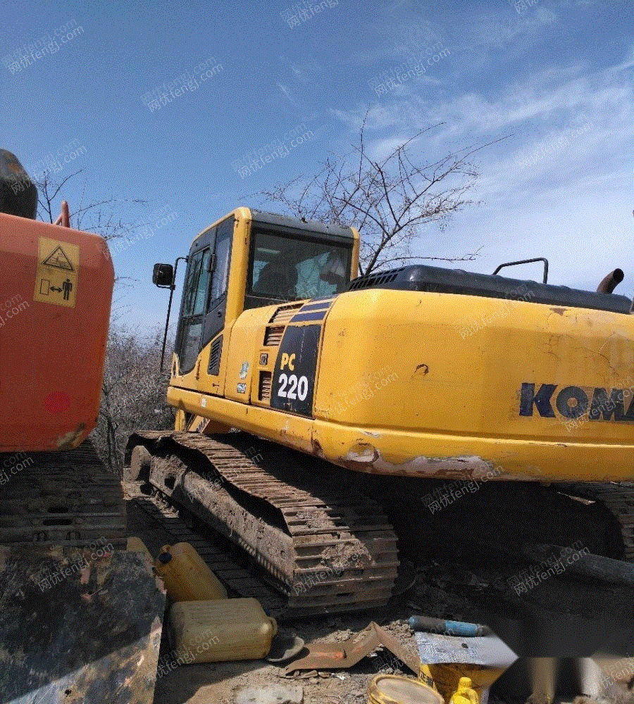 小松220-8挖掘机出售