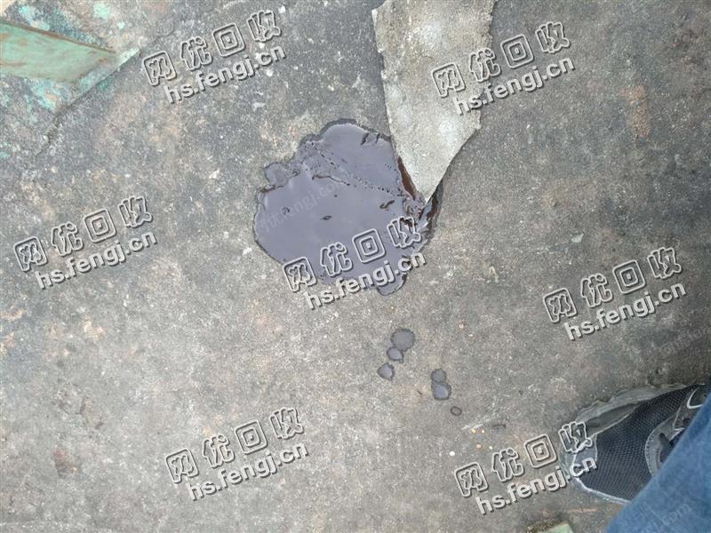 湖北武汉地区出售钢厂杂钢含了植物油的红色废油