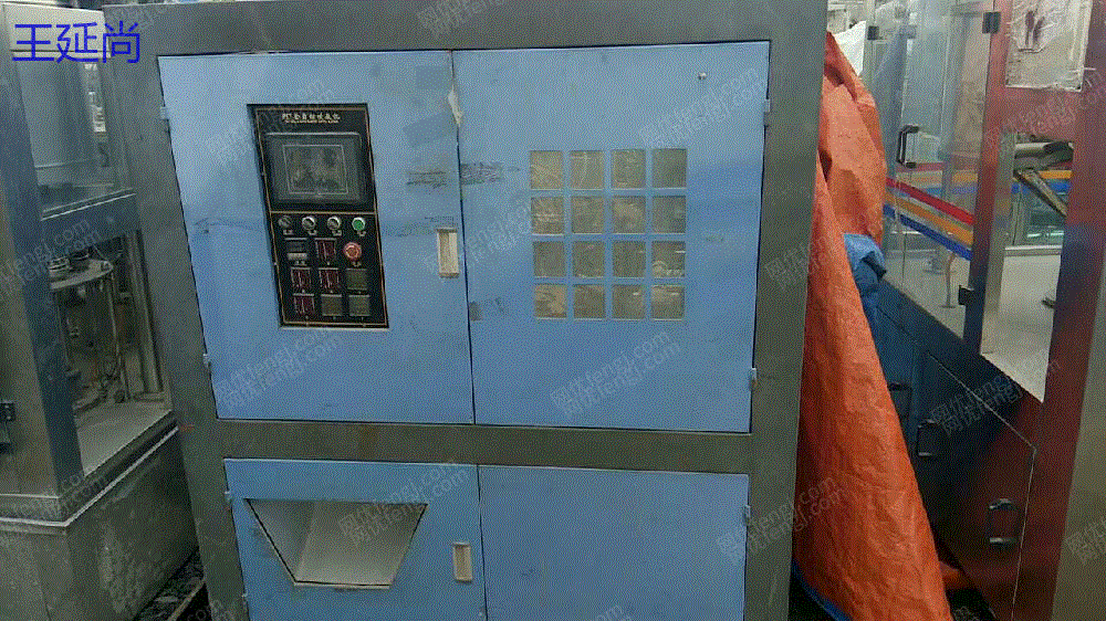 市场库存二手1—6型全自动塑料饮料设备吹瓶机