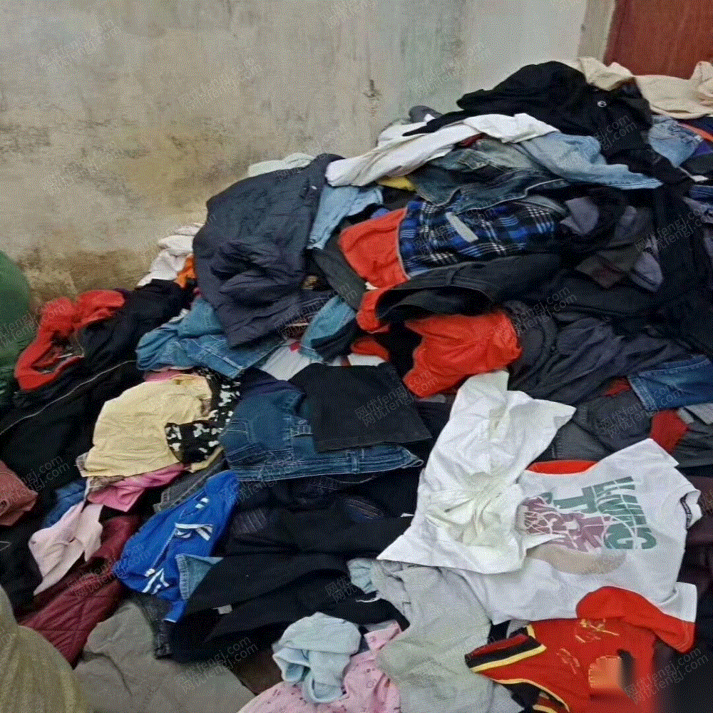 高价回收旧衣服,床单被罩,包包等