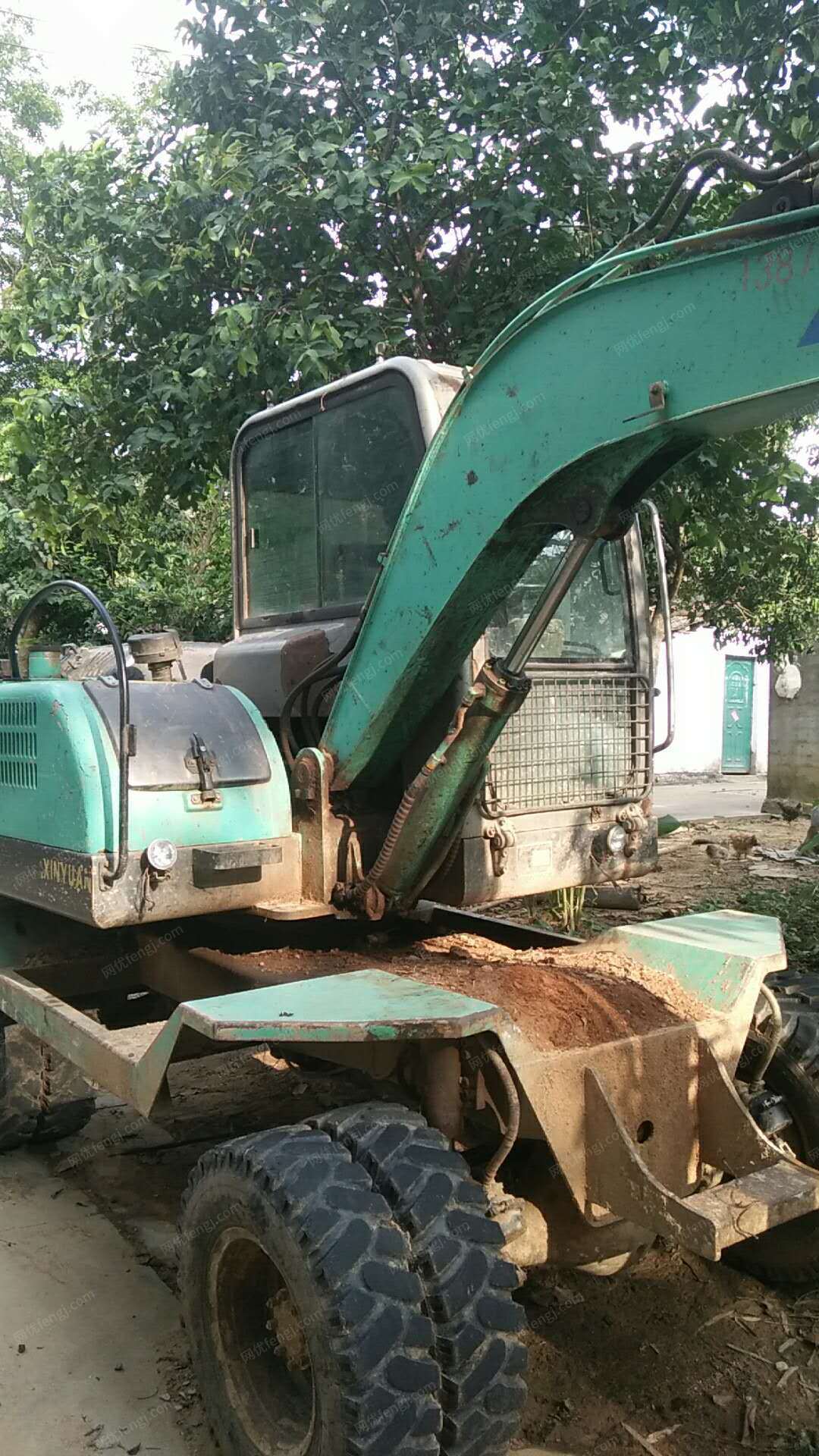 出售一台13年农村小挖机
