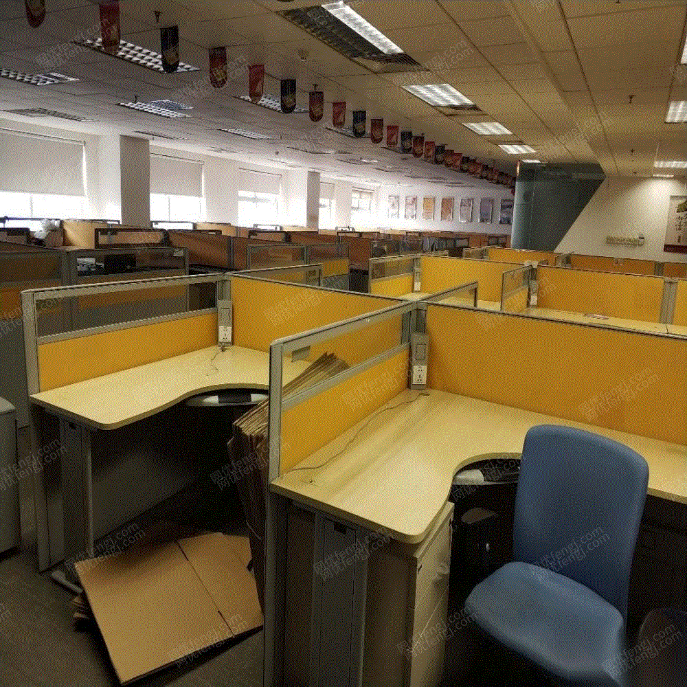 大量库存积压办公桌椅全套办公家具低价处理 其他库存物资转让