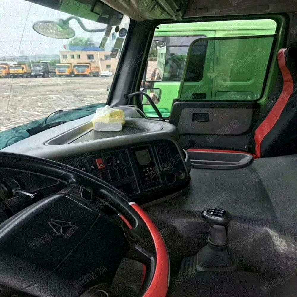 中国重汽 howo重卡 340马力 6x4 5.8米自卸车(zz3257n