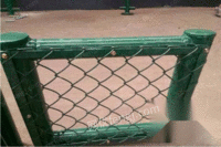 球场铁丝勾花网防护围网体育场菱形pe包塑铁丝网围