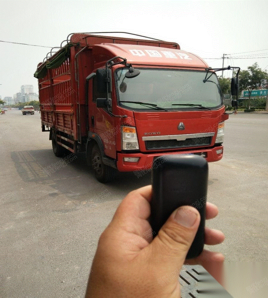 17年豪沃宽体4.2米高栏货车出售